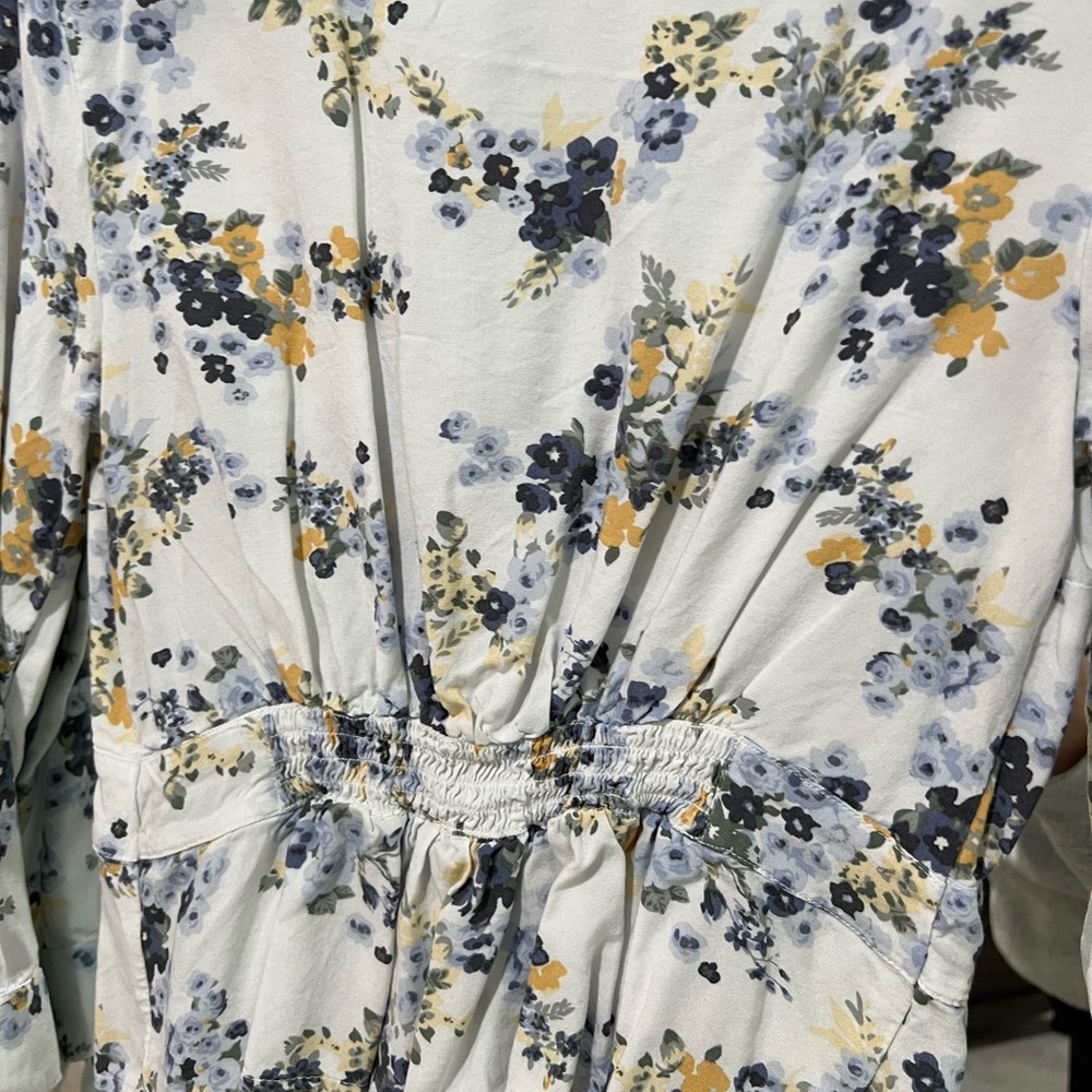 Abercrombie & Fitch: Size Small, Floral Button front, Cinched Waist Top - Picture 4 of 5